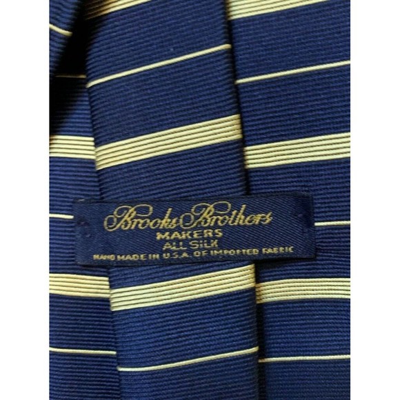 BROOKS BROTHERS MAKERS NAVY BLUE/YELLOW STRIPED 100% SILK NECK TIE~Made in USA - Picture 4 of 4